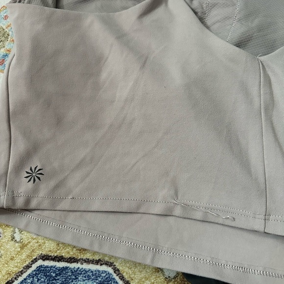 Athleta elation vneck crop - Picture 2 of 2